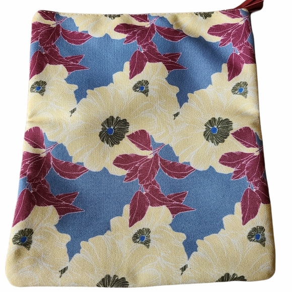 ❌️❌️❌️ add on with any purchase Rachel pally fold clutch - Picture 1 of 6